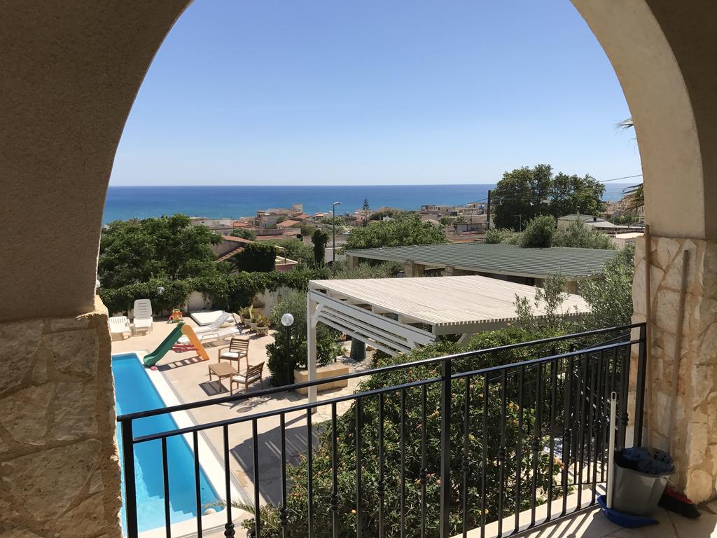 Villa Ceni - Appartamenti Con Camere, Cucina, Wc E Terrazza Sul Mare In Villa Con Piscina, Giardino E Parcheggio Маринелла Экстерьер фото