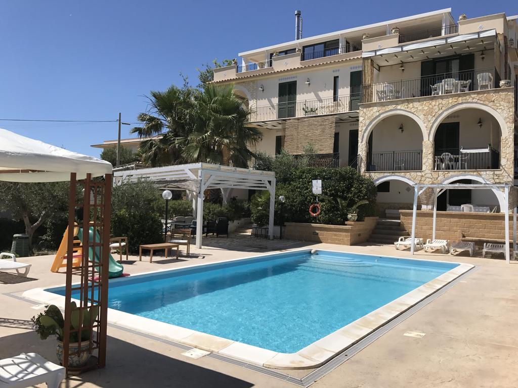 Villa Ceni - Appartamenti Con Camere, Cucina, Wc E Terrazza Sul Mare In Villa Con Piscina, Giardino E Parcheggio Маринелла Экстерьер фото